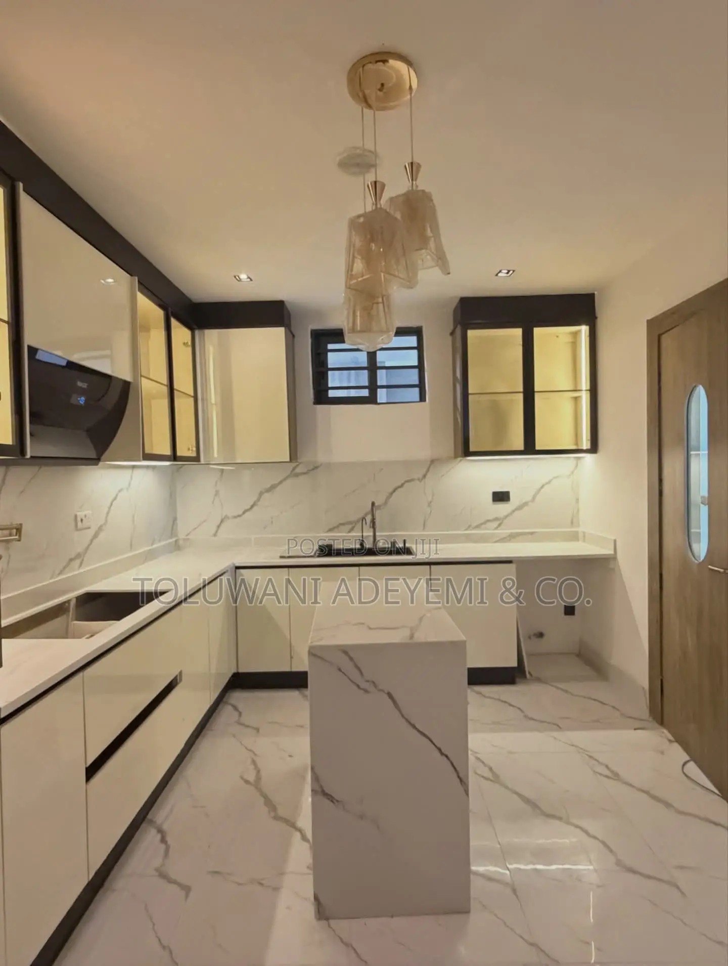1bdrm Apartment in Lekki Phase 1 for sale