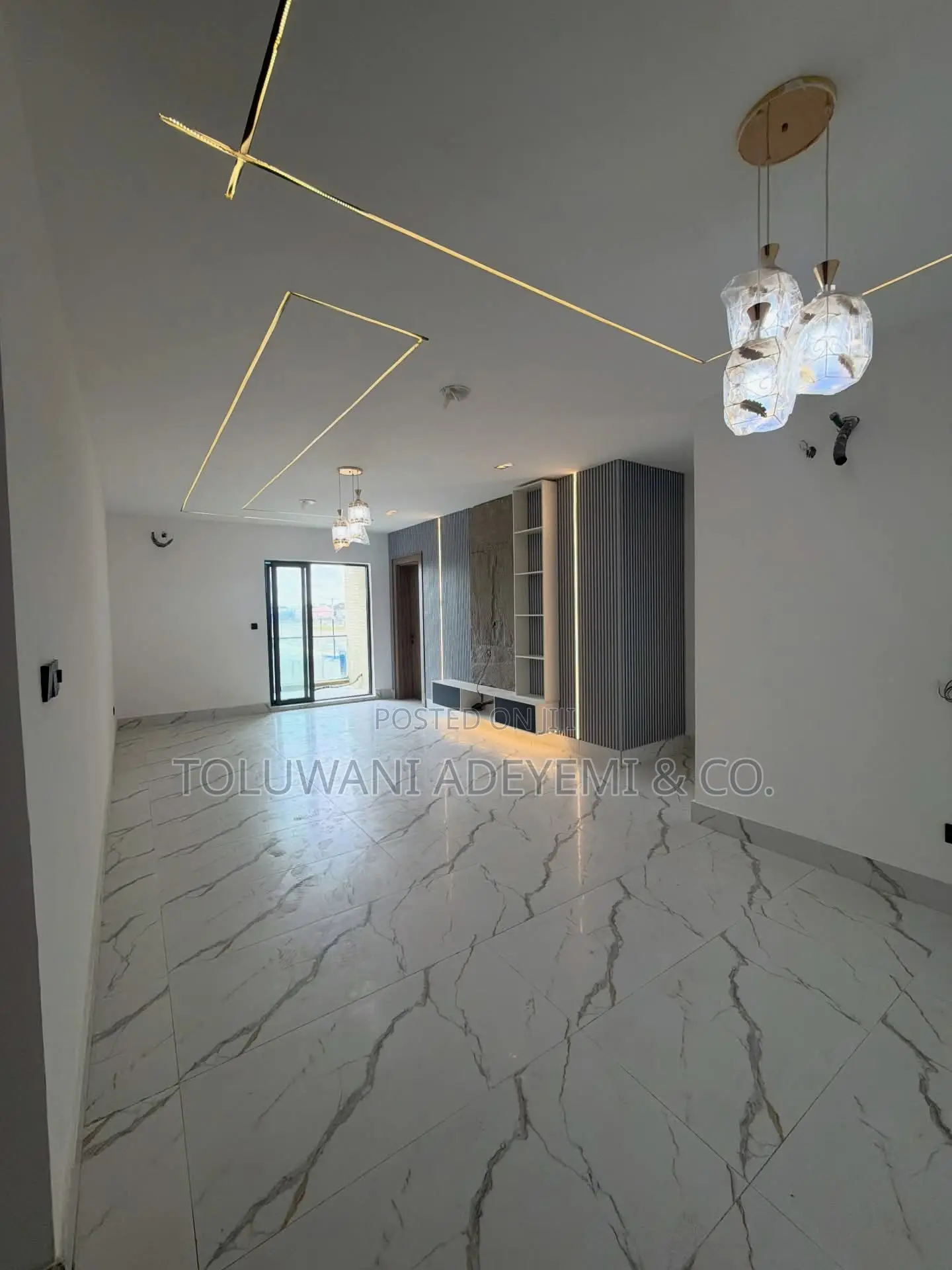 1bdrm Apartment in Lekki Phase 1 for sale