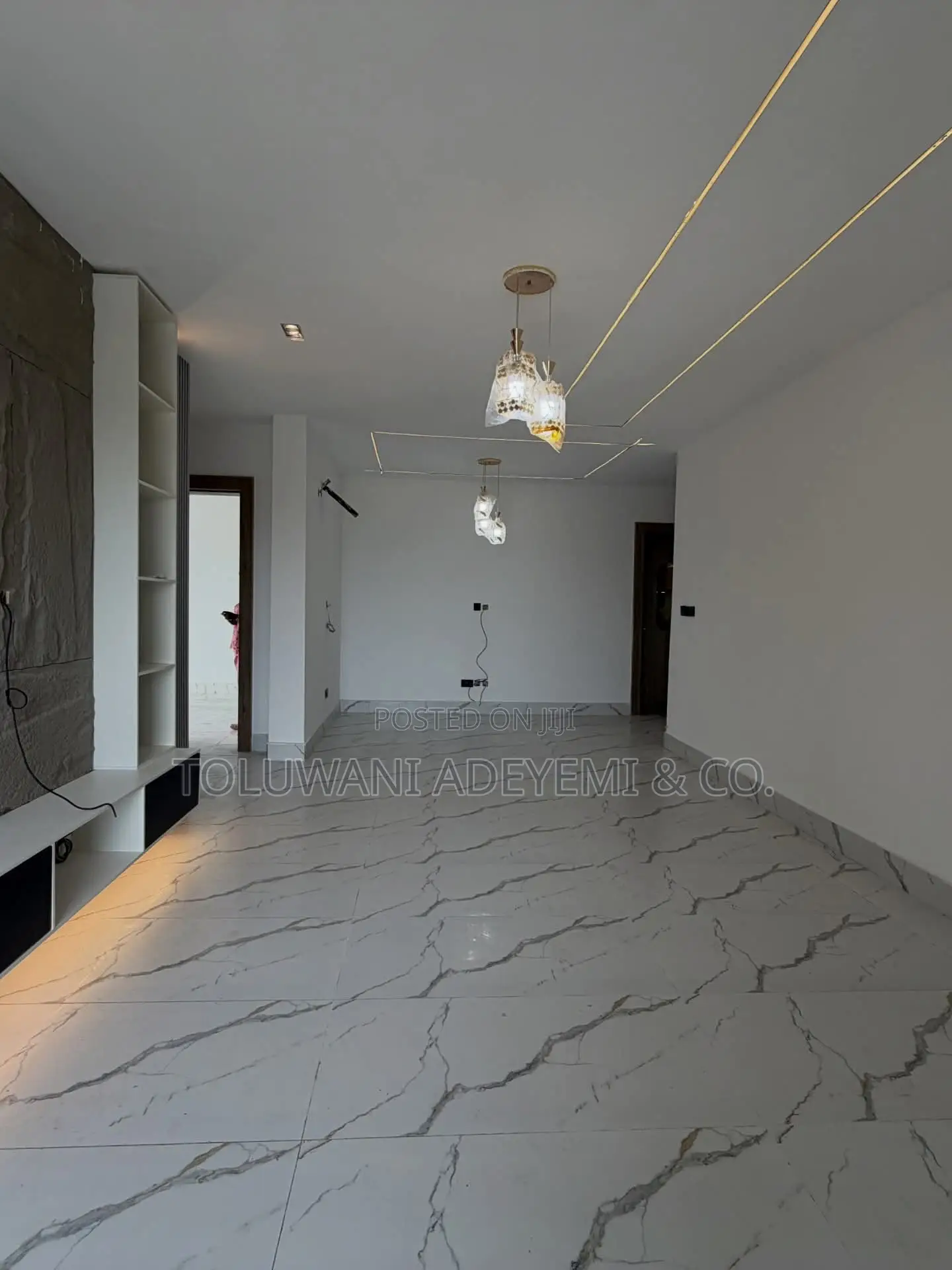 1bdrm Apartment in Lekki Phase 1 for sale