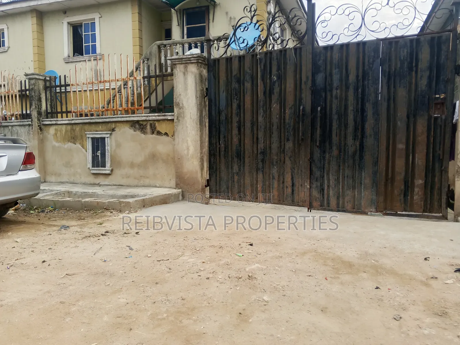 18bdrm House in Irawo, Kosofe / Kosofe for sale