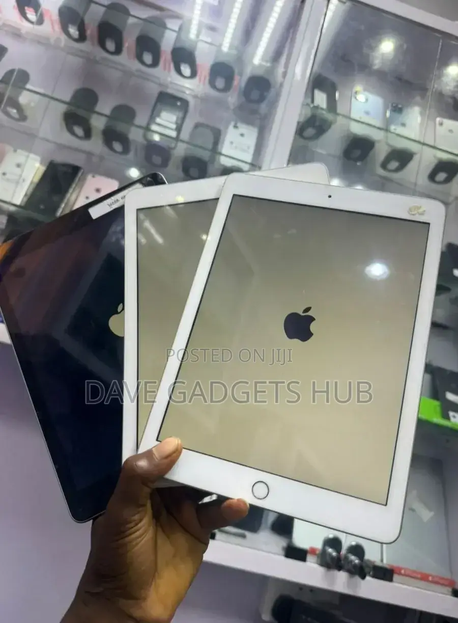 Apple iPad 9.7 16 GB Gray