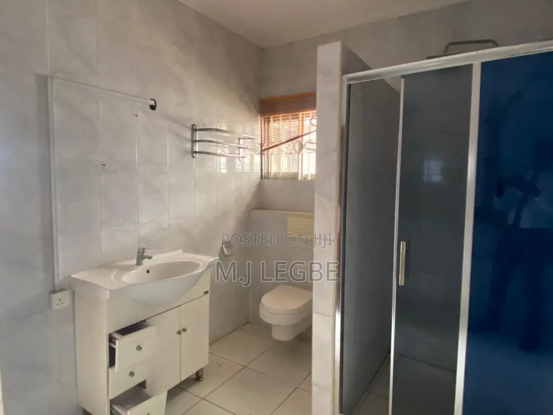 Commercial Office Space / Private Office / Meeting Room
