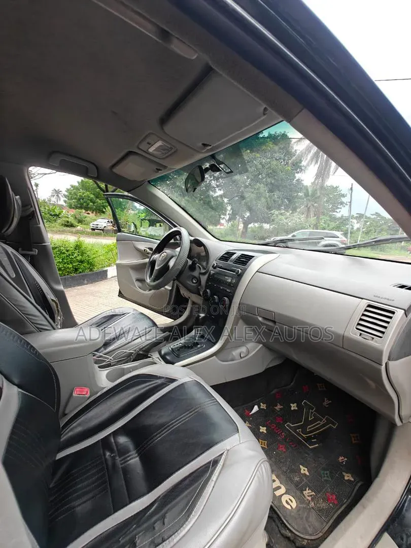 Toyota Corolla 2009 Black