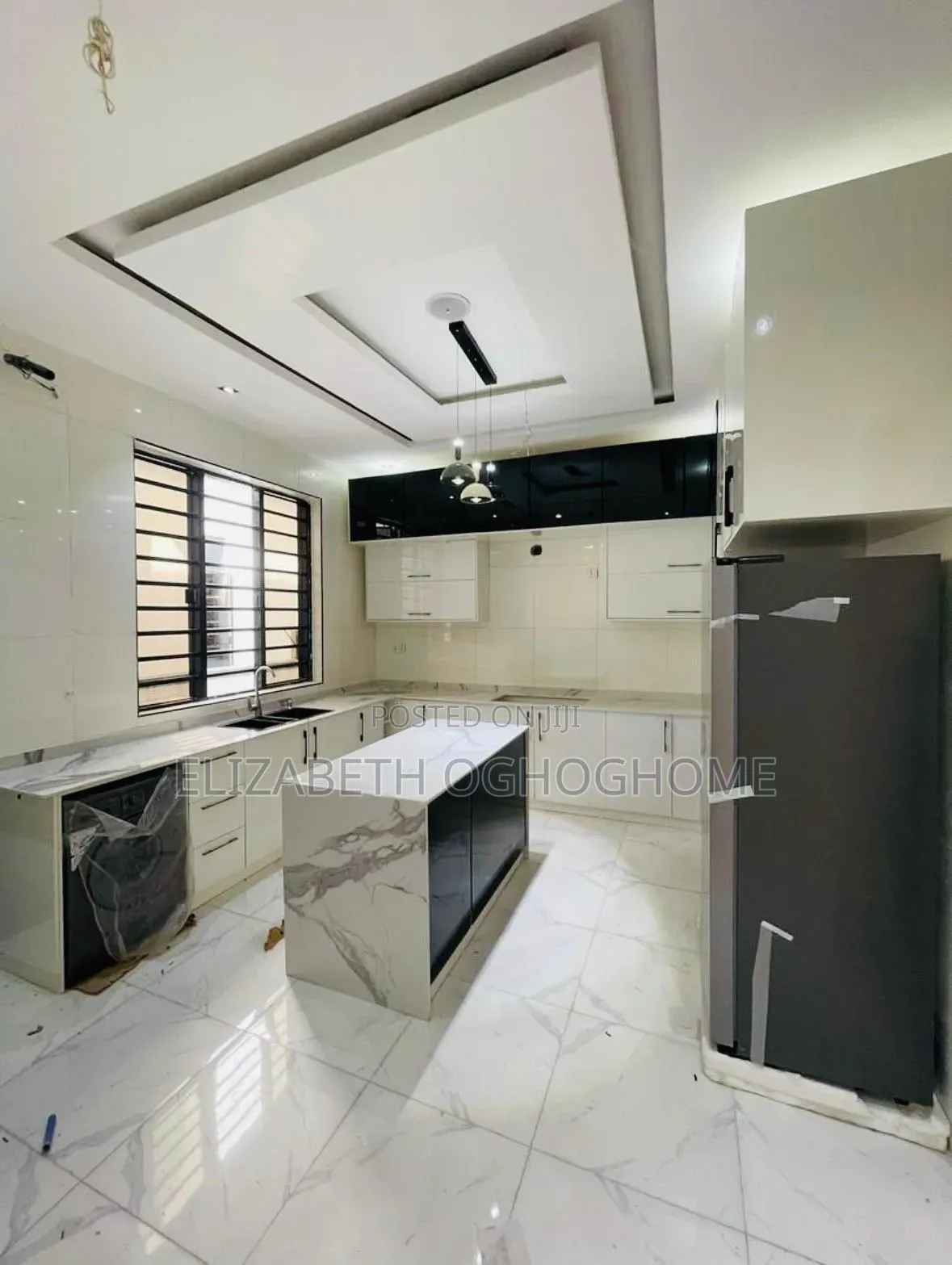 5bdrm Duplex in Chevron for rent