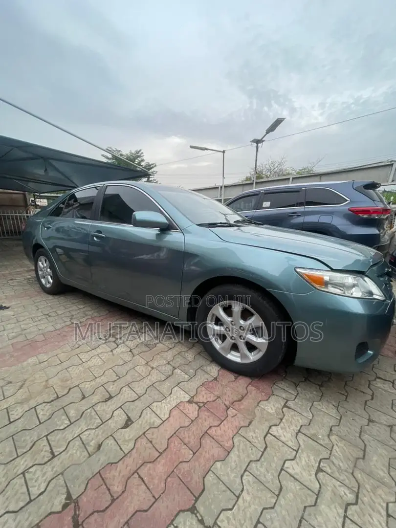 Toyota Camry LE 4dr Sedan (2.5L 4cyl 6A) 2011 Green