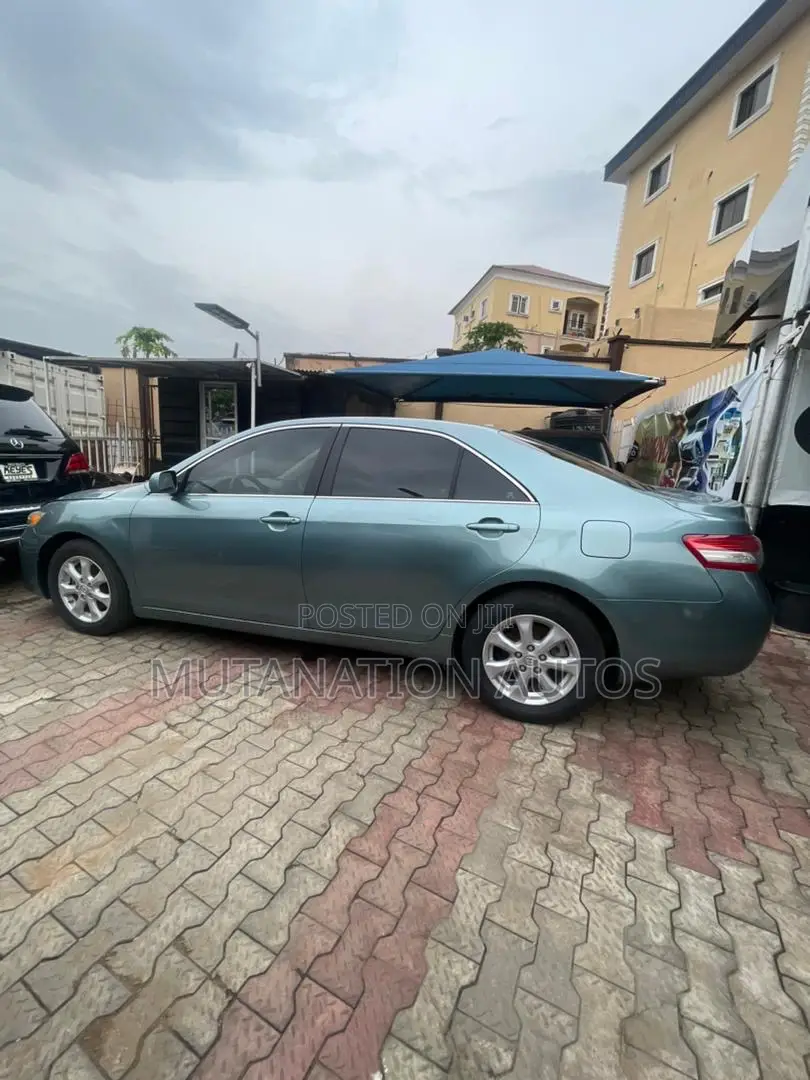 Toyota Camry LE 4dr Sedan (2.5L 4cyl 6A) 2011 Green