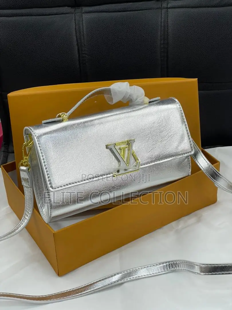 Louis Vuitton Quality:-Luxury Bag Material:Comes With Full Package