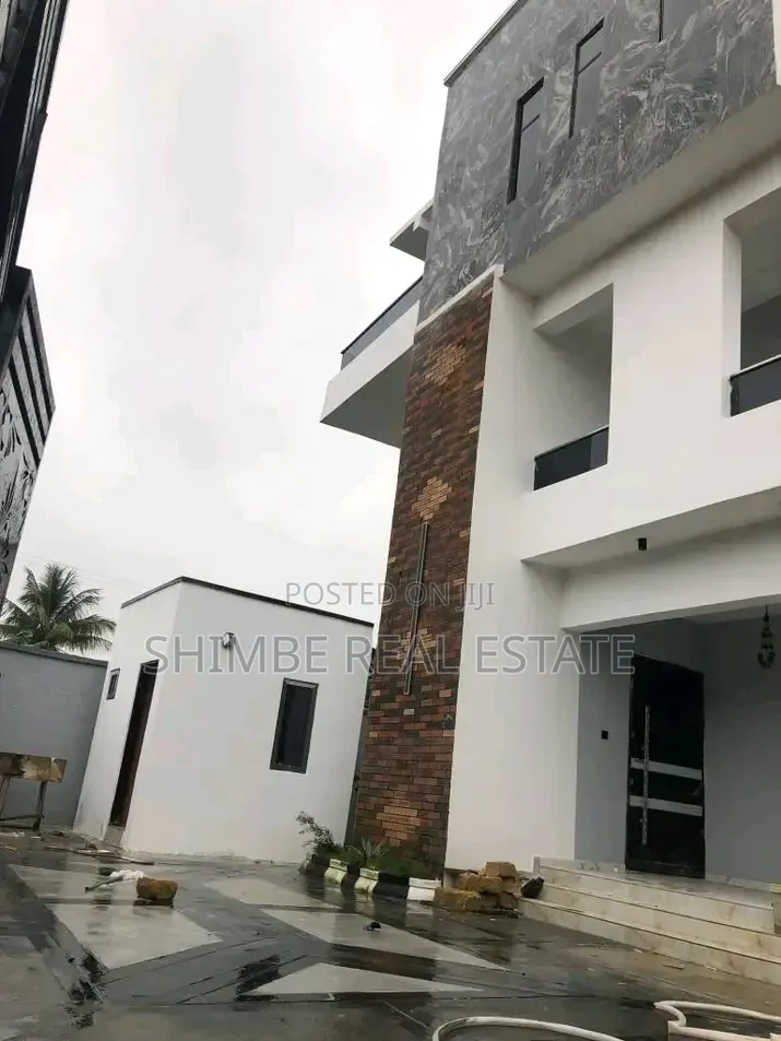 4bdrm Duplex in Ewet Housing, Uyo for sale