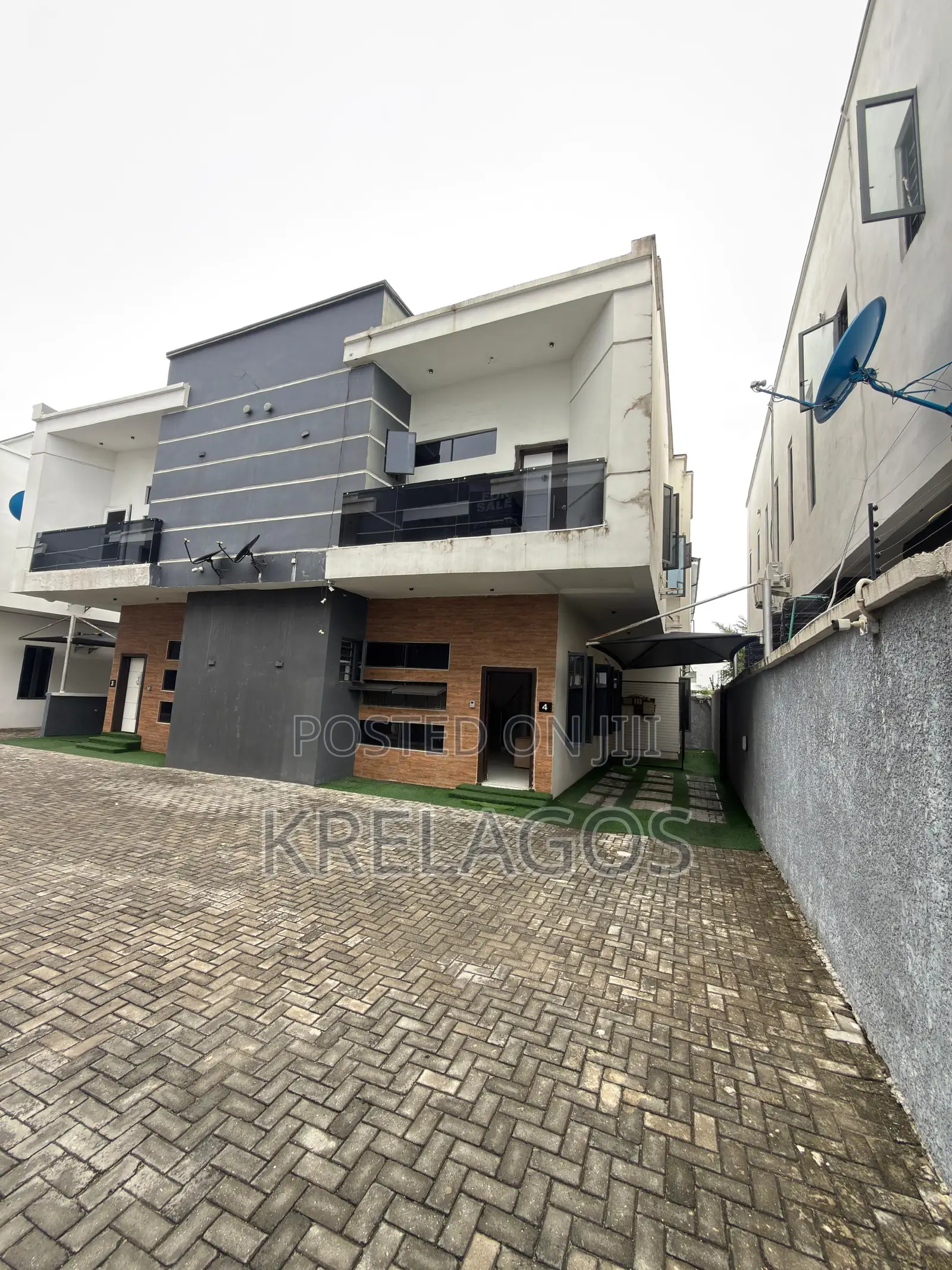 4bdrm Duplex in Orchid, Chevron for sale