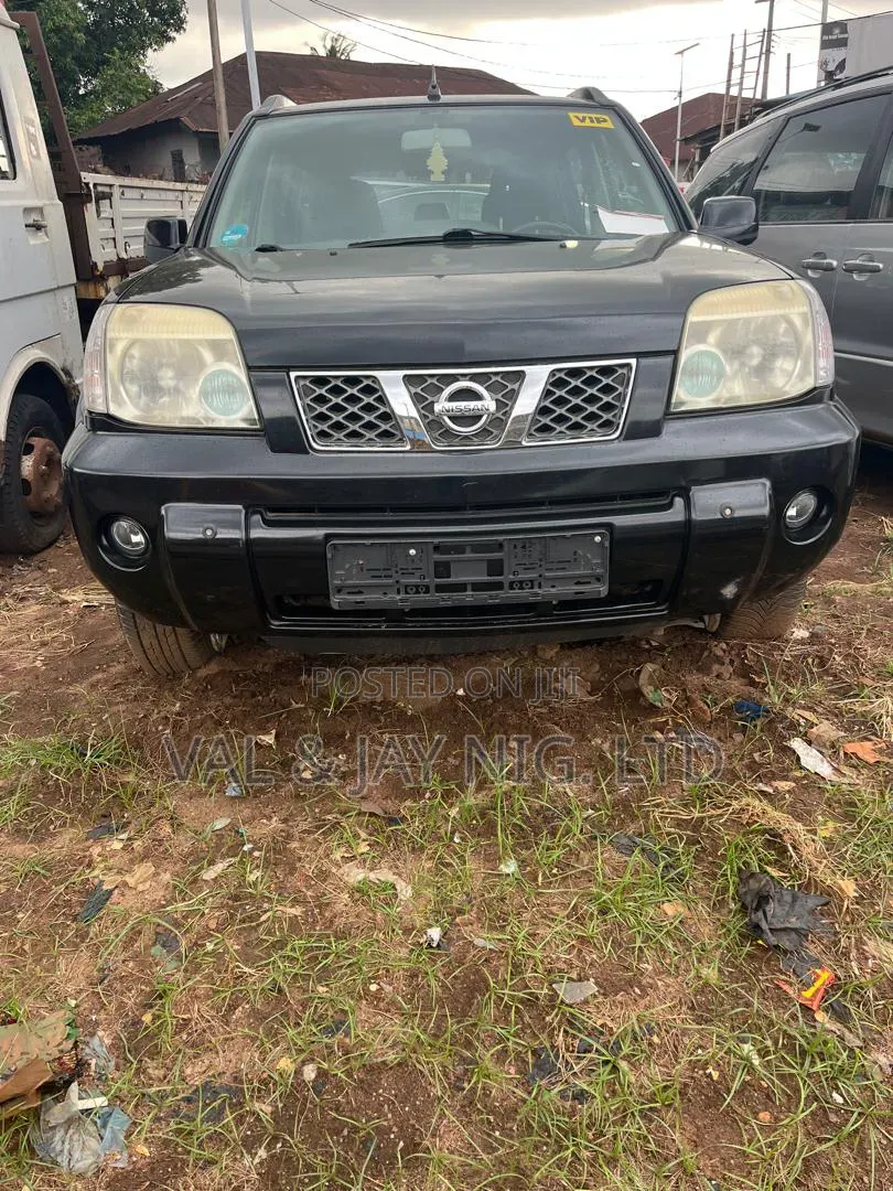 Nissan X-Trail 2.5 Petrol 4x4 SE 2010 Black