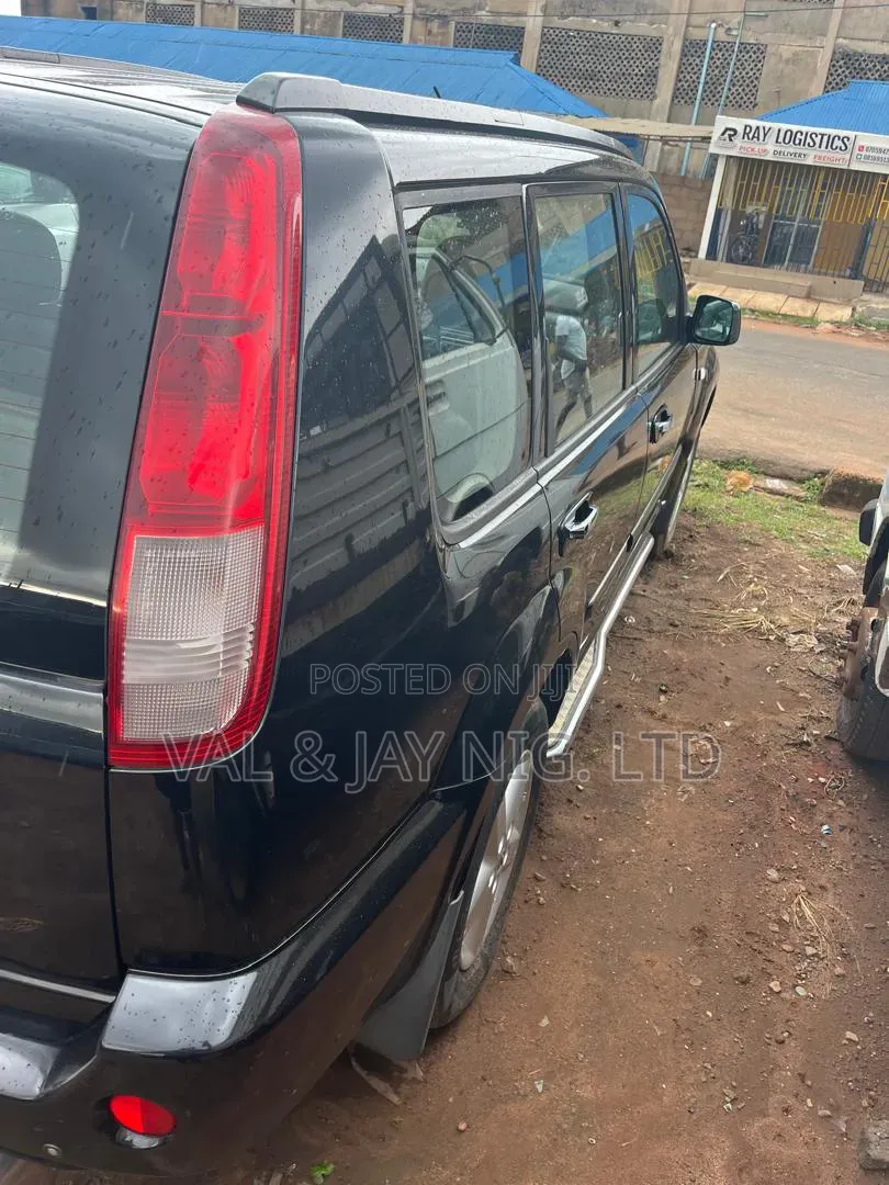 Nissan X-Trail 2.5 Petrol 4x4 SE 2010 Black