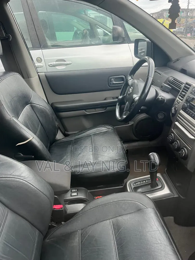 Nissan X-Trail 2.5 Petrol 4x4 SE 2010 Black