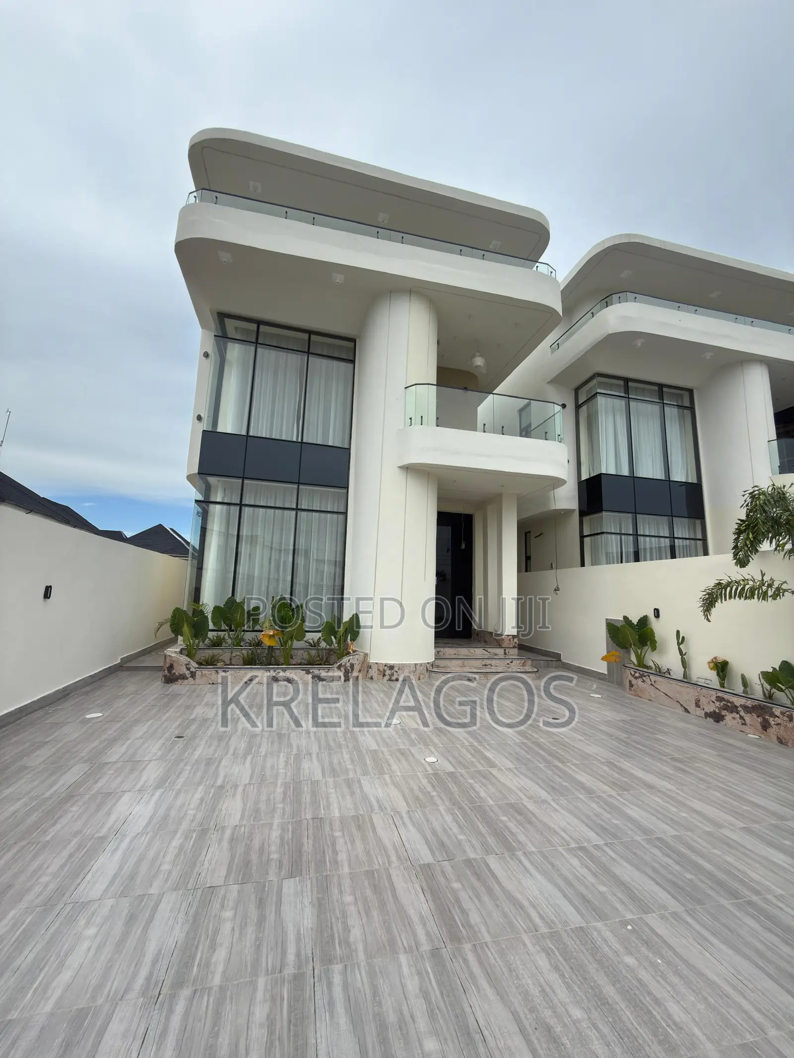 5bdrm Duplex in Orchid, Chevron for sale