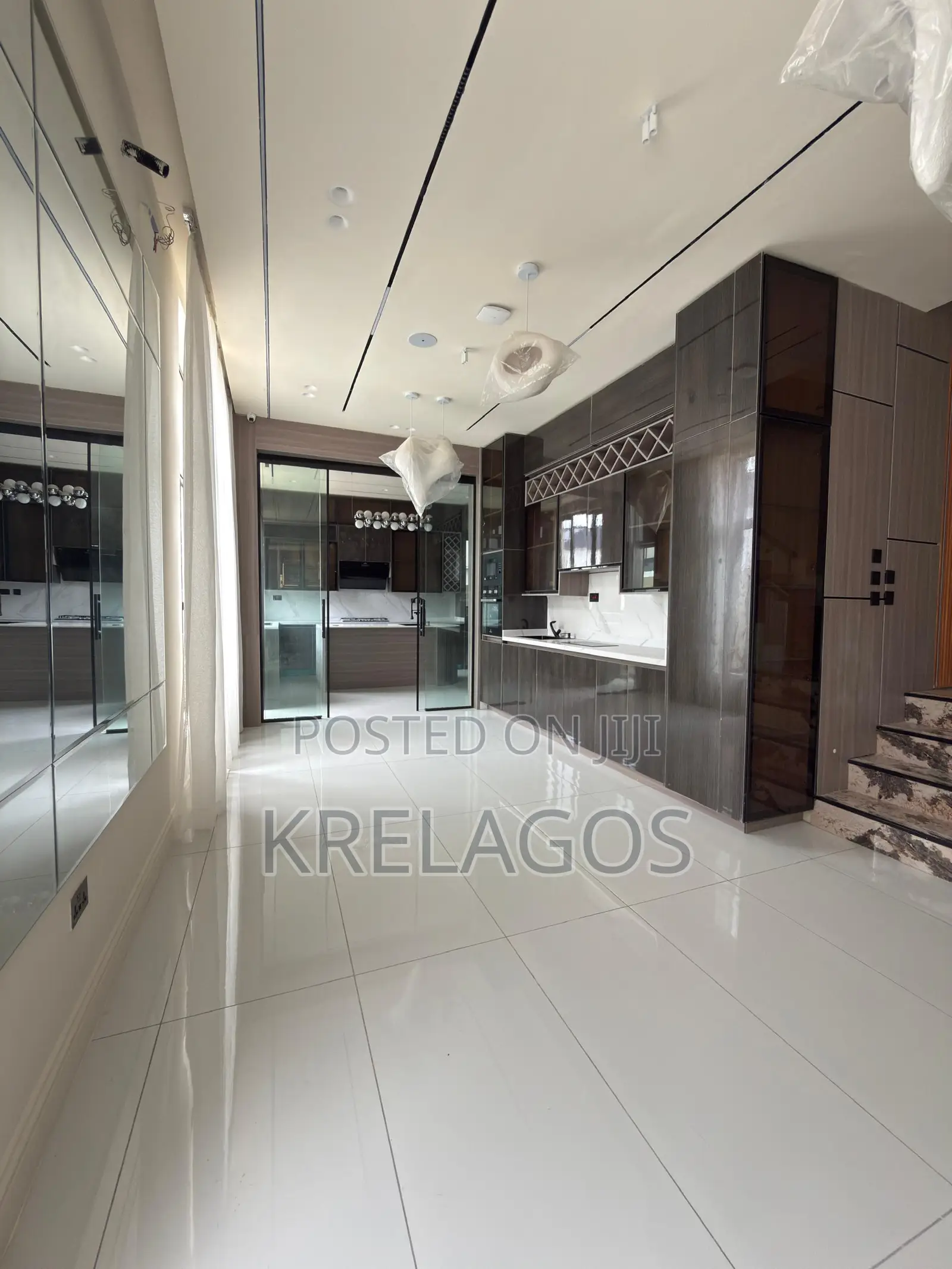 5bdrm Duplex in Orchid, Chevron for sale