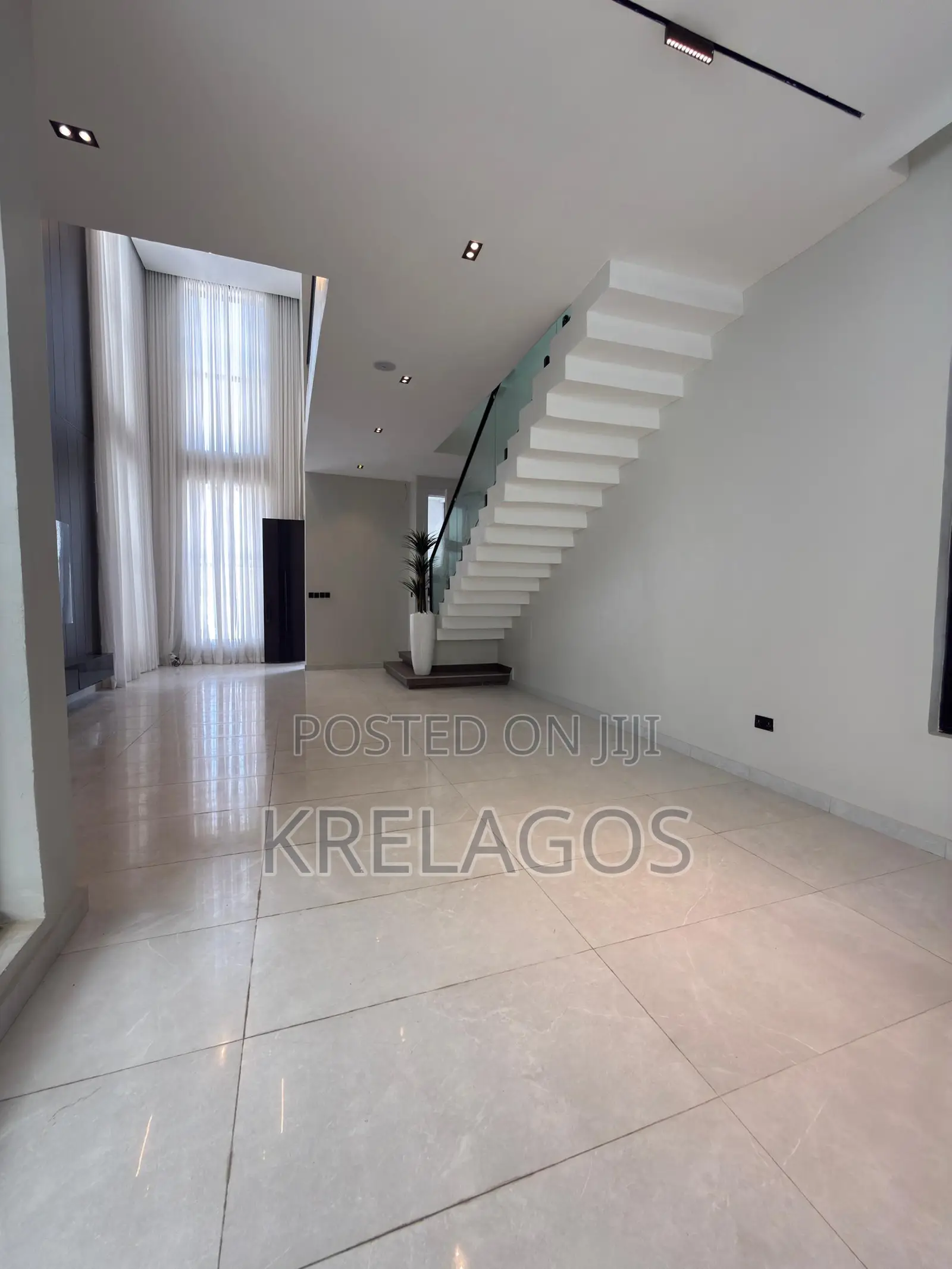5bdrm Duplex in Orchid, Chevron for sale