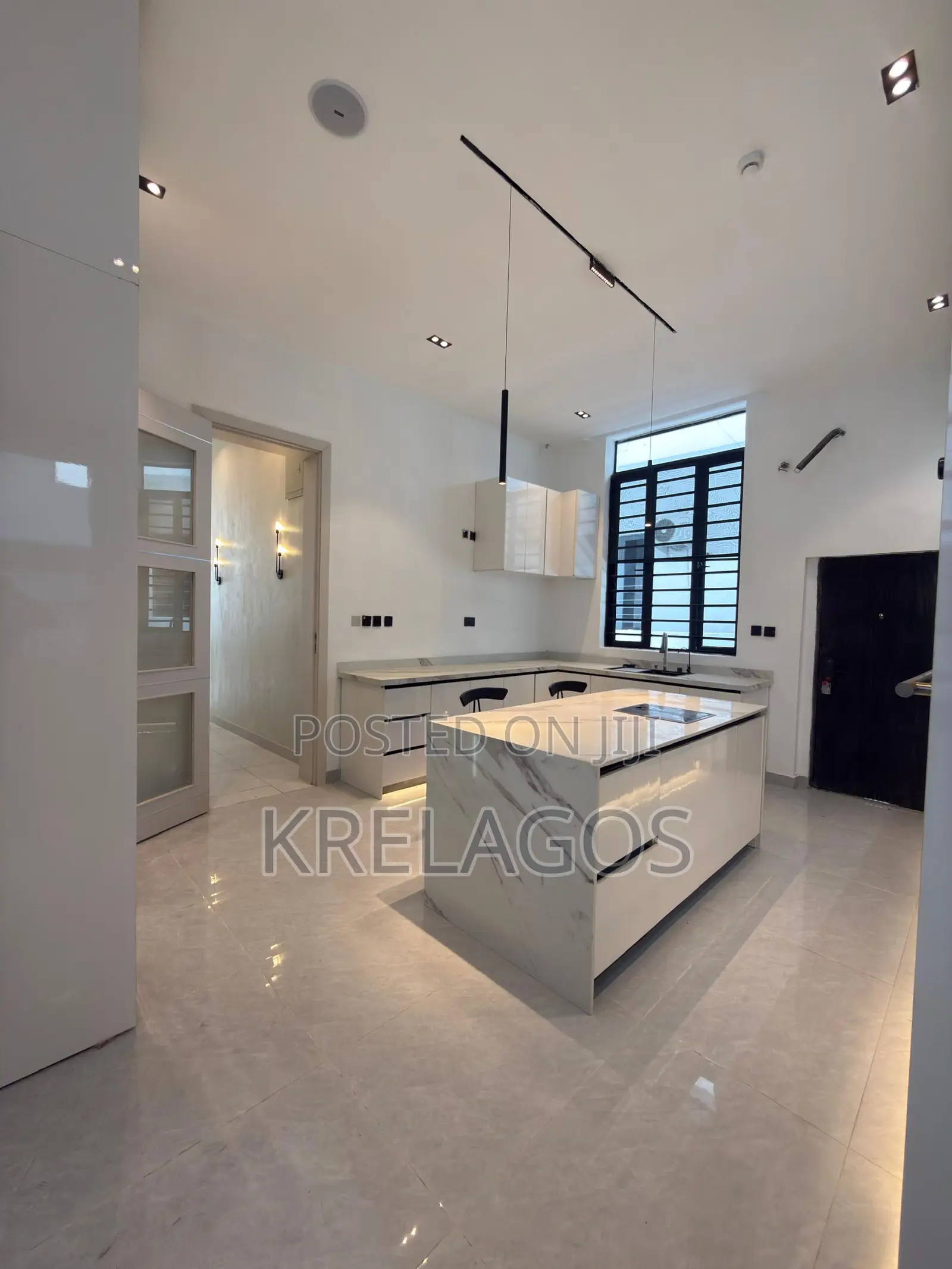 5bdrm Duplex in Orchid, Chevron for sale