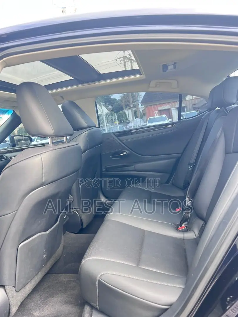 Lexus ES 2020 Blue