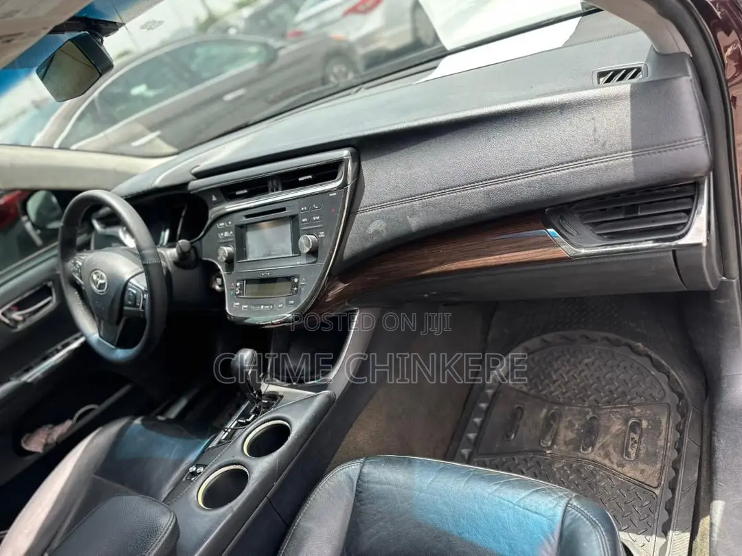Toyota Avalon XLE Touring Sedan FWD (3.5L 6cyl 6A) 2013 Ivory