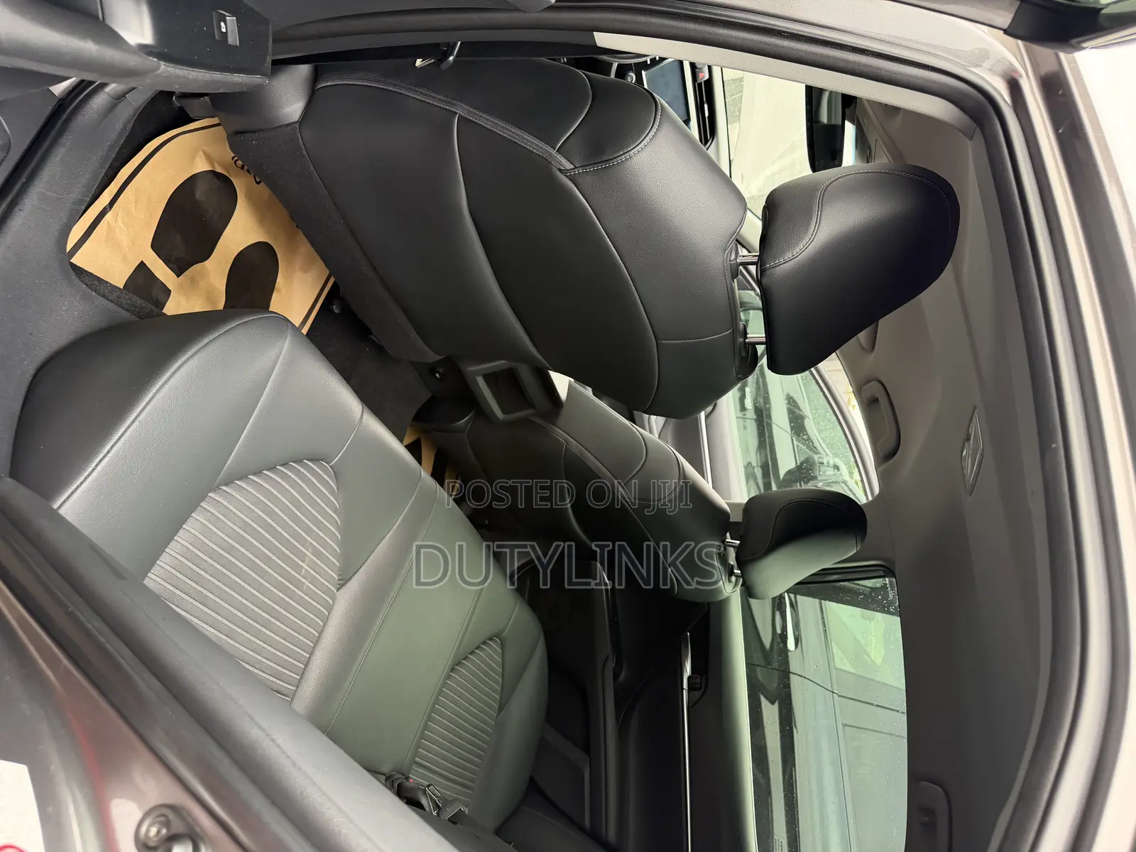 Toyota Camry SE FWD (2.5L 4cyl 8AM) 2018 Gray