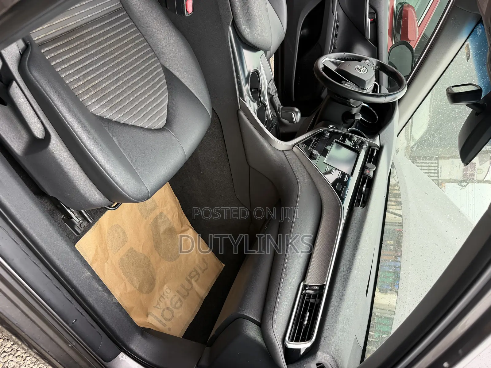 Toyota Camry SE FWD (2.5L 4cyl 8AM) 2018 Gray