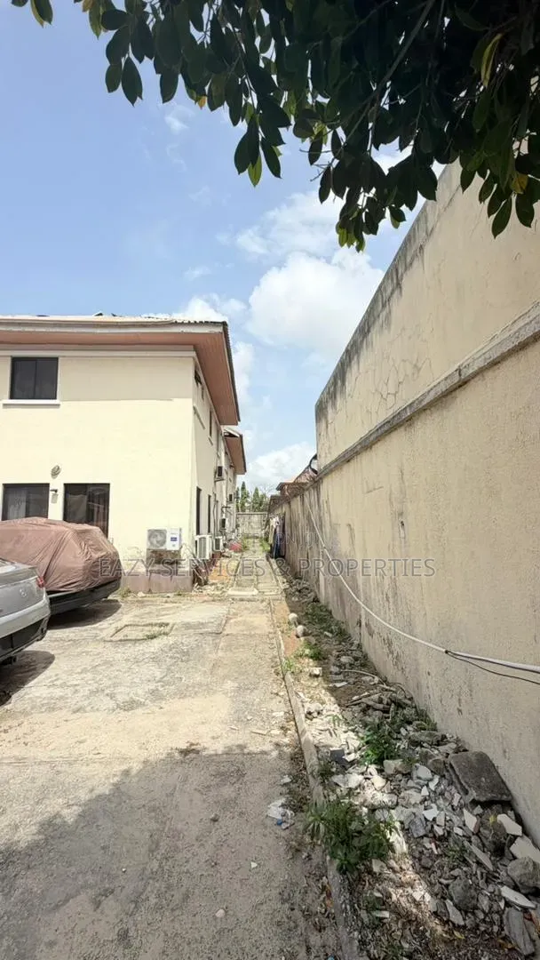 16bdrm Block of Flats in Lekki Phase One for sale