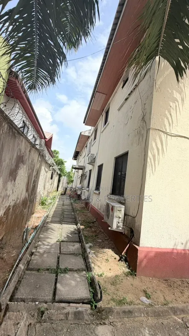 16bdrm Block of Flats in Lekki Phase One for sale