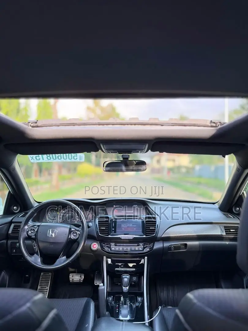 Honda Accord Touring V6 4dr Sedan FWD (3.5L 6cyl 6A) 2017 White