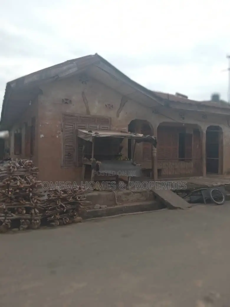4bdrm Bungalow in Umuahia for sale