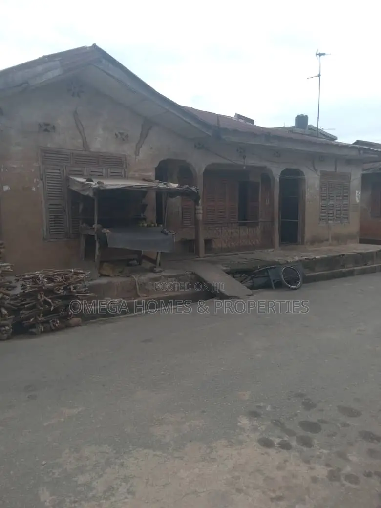 4bdrm Bungalow in Umuahia for sale