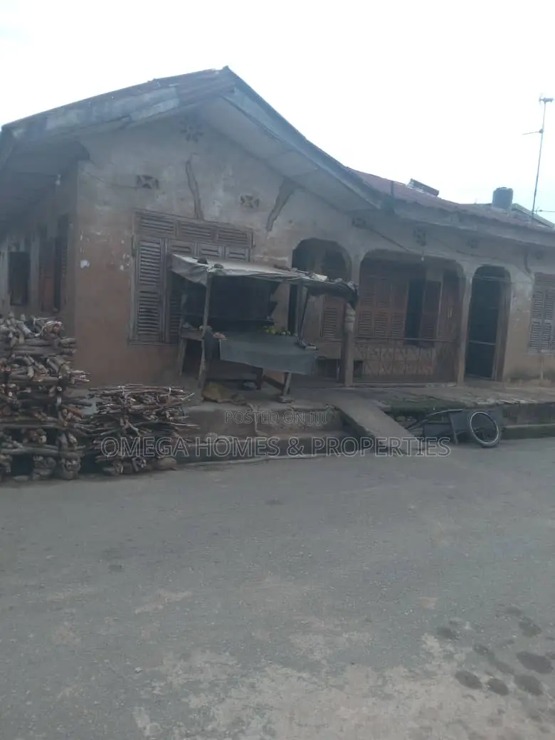 4bdrm Bungalow in Umuahia for sale