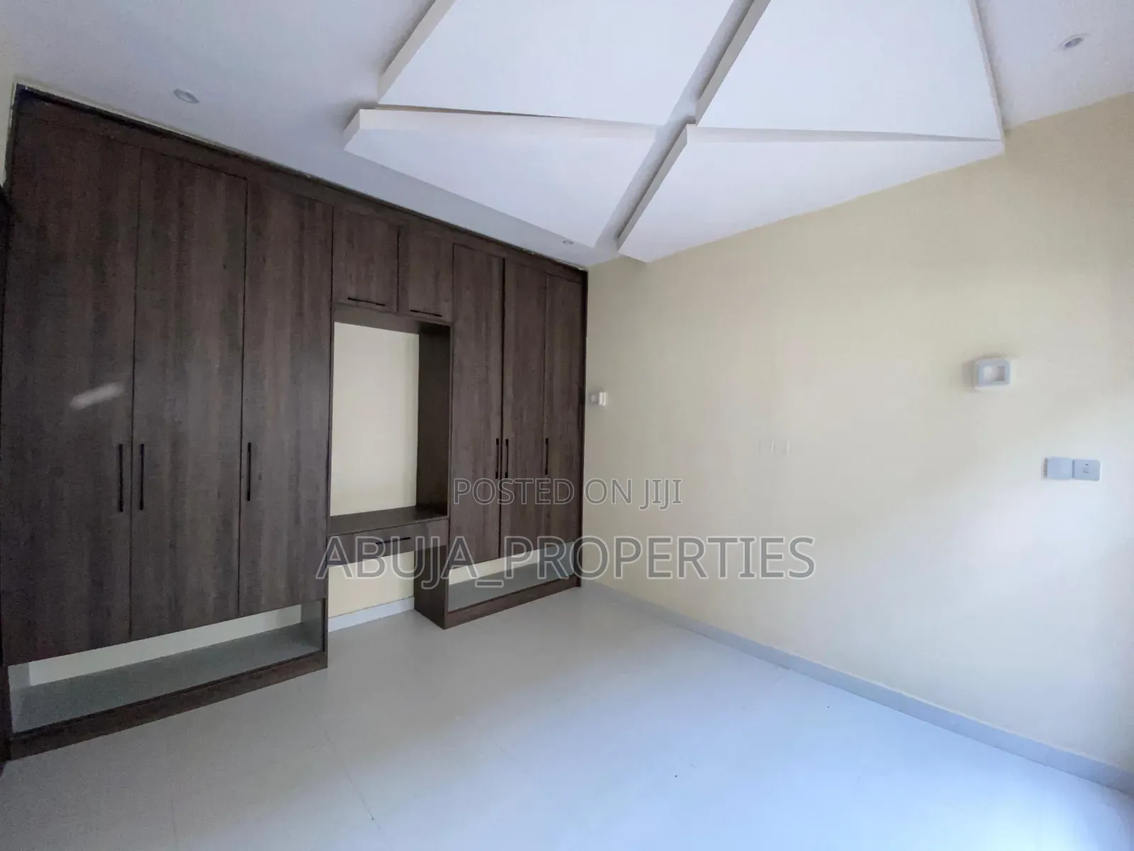 4bdrm Duplex in In A Serene And, Life Camp for rent