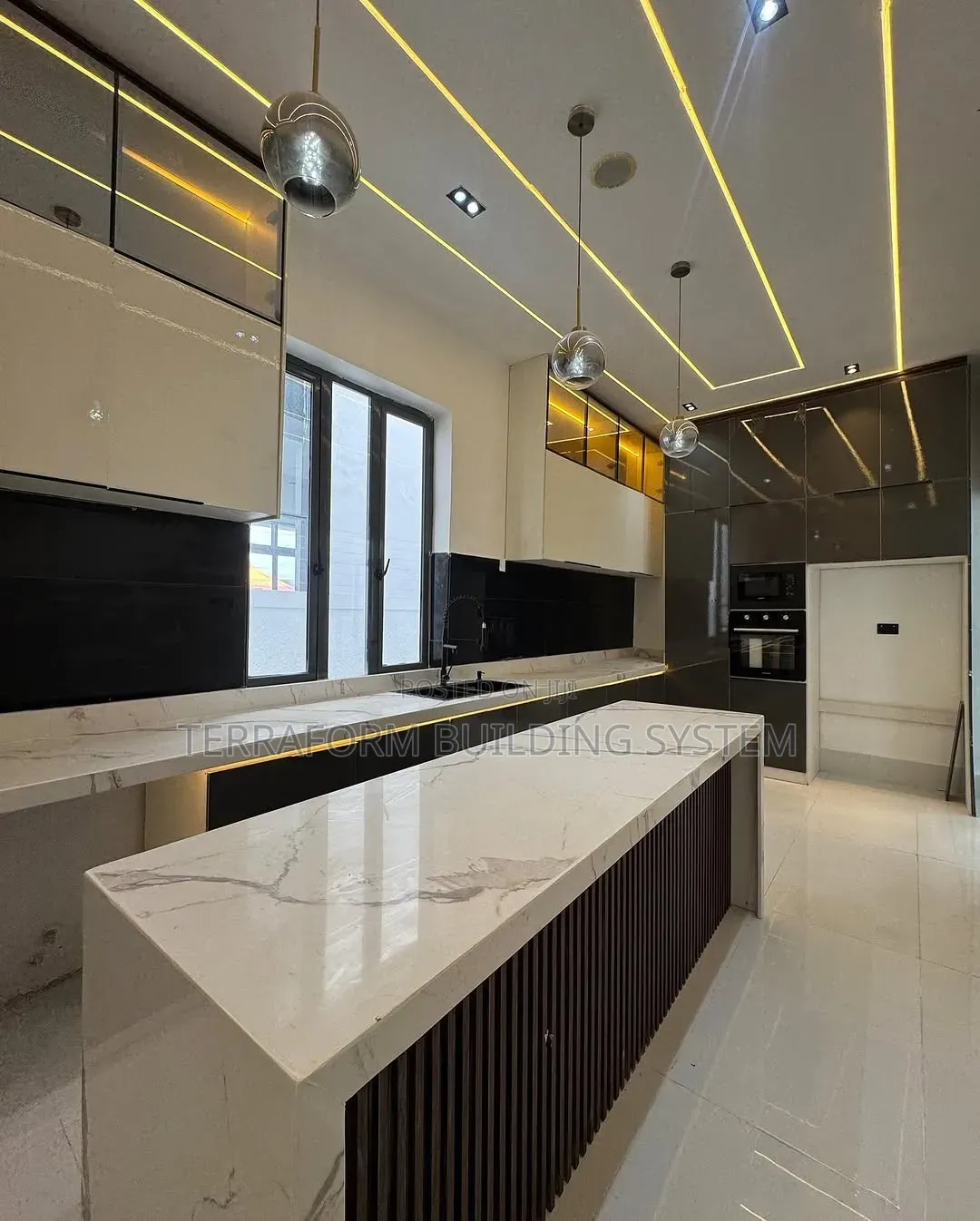 Fitted HDF Kitchen Cabinets With Appliances
