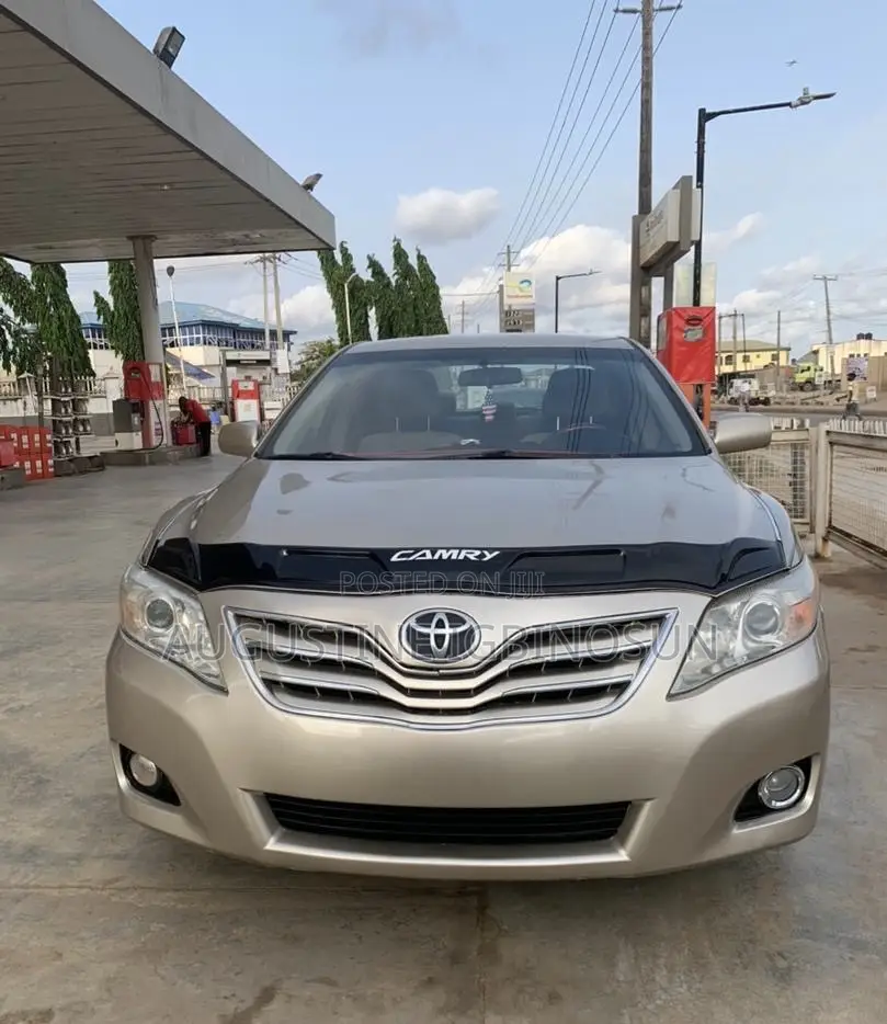 Toyota Camry 2010 Gold