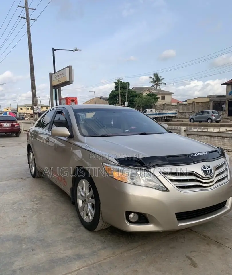 Toyota Camry 2010 Gold