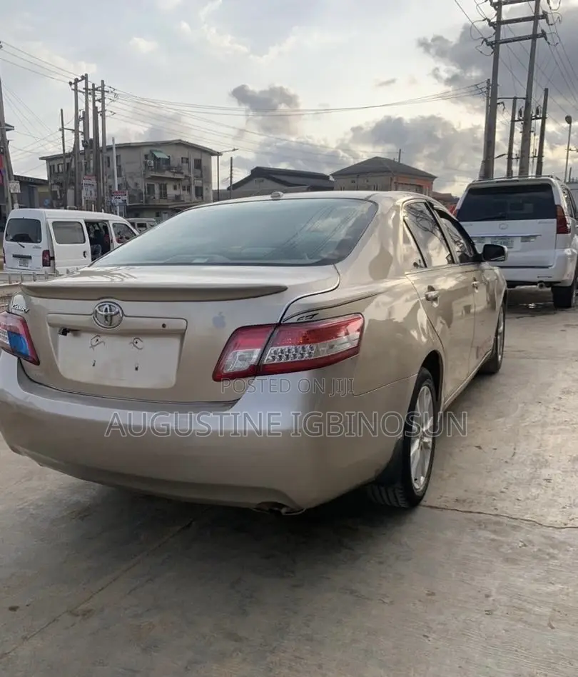 Toyota Camry 2010 Gold