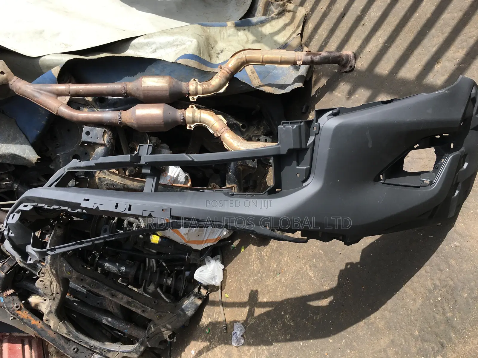 Front Bumper Hilux 2024