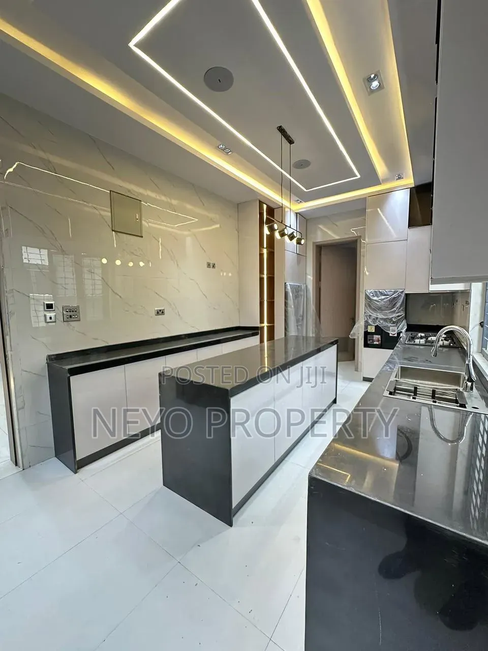 Furnished 5bdrm Duplex in Lekki Phase One for sale