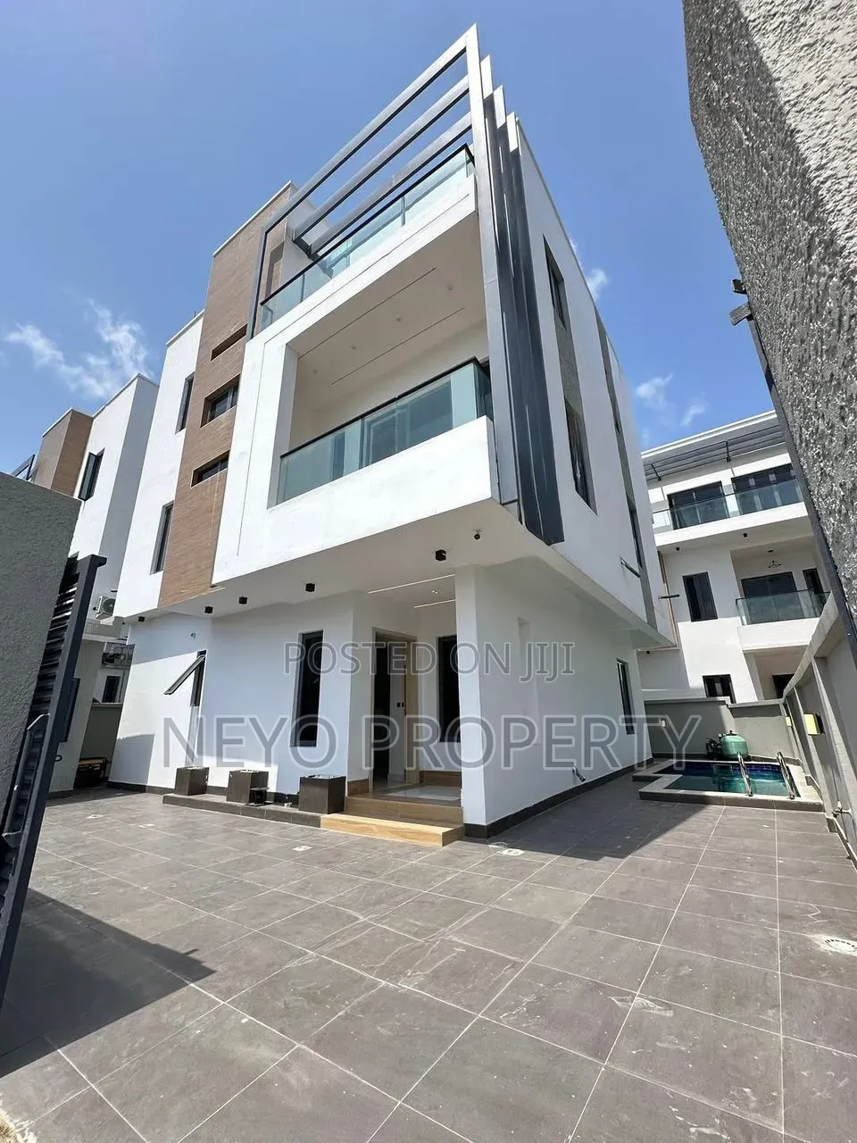 Furnished 5bdrm Duplex in Lekki Phase One for sale