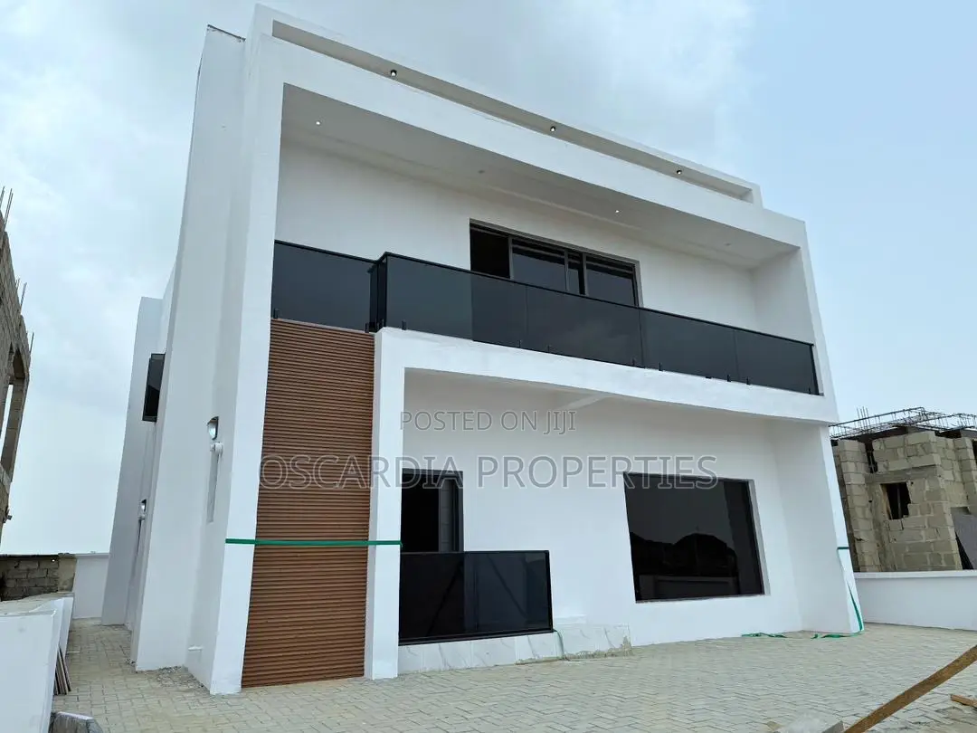 4bdrm Duplex in Ogombo for sale