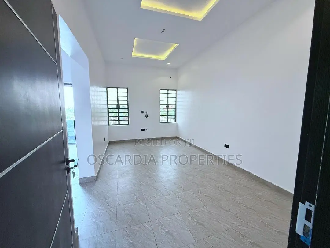 4bdrm Duplex in Ogombo for sale