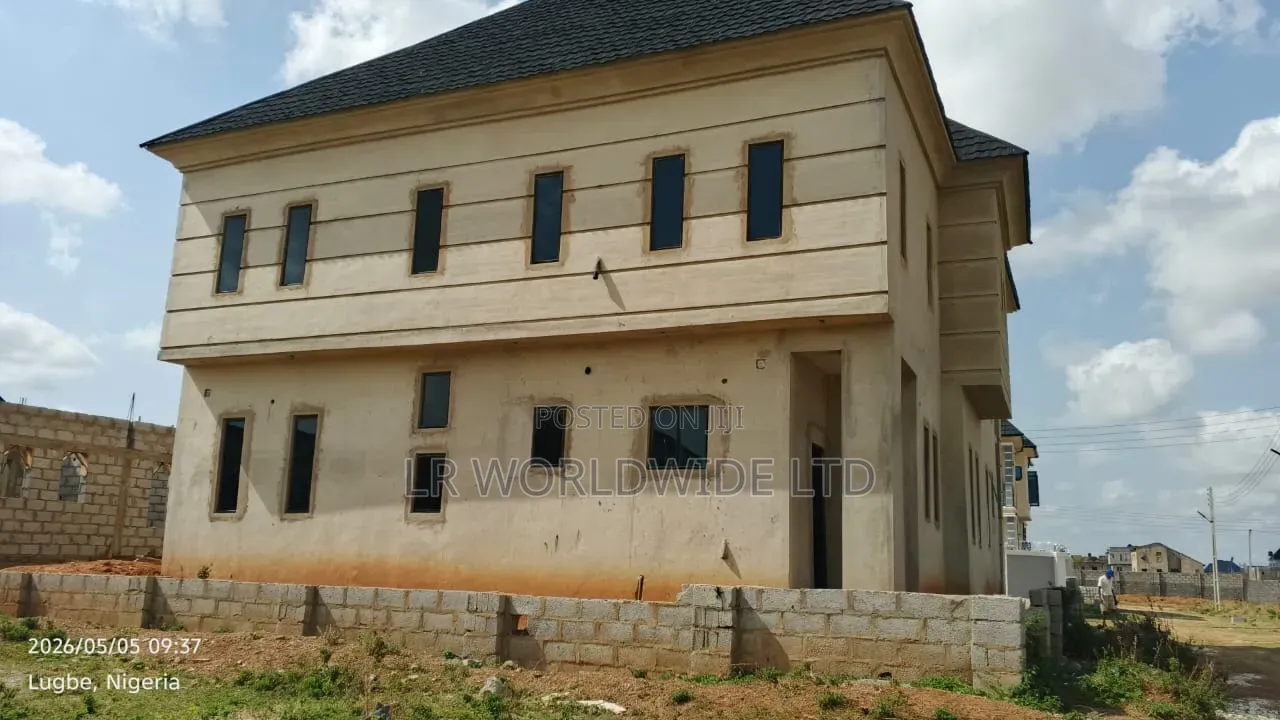 5bdrm Duplex in Sabon Lugbe for sale