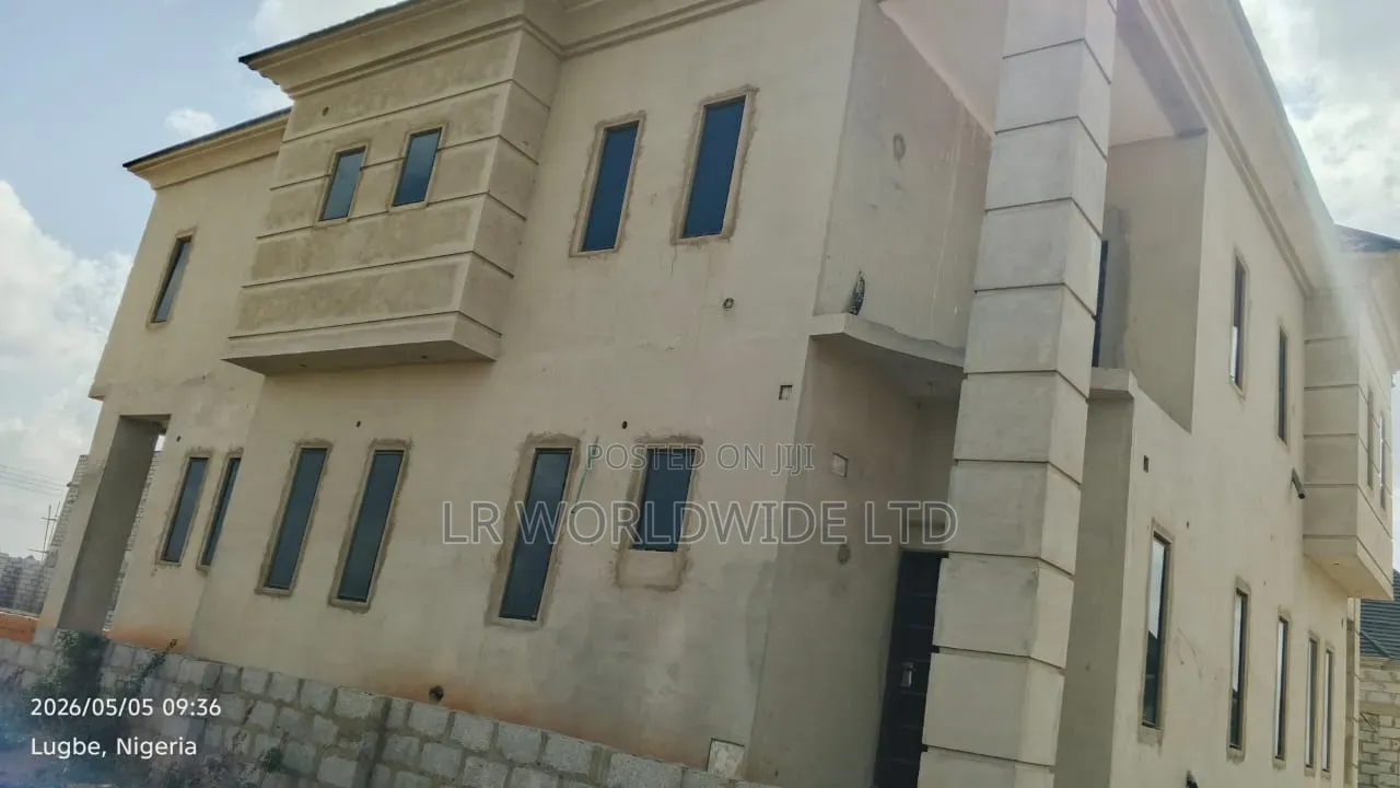 5bdrm Duplex in Sabon Lugbe for sale