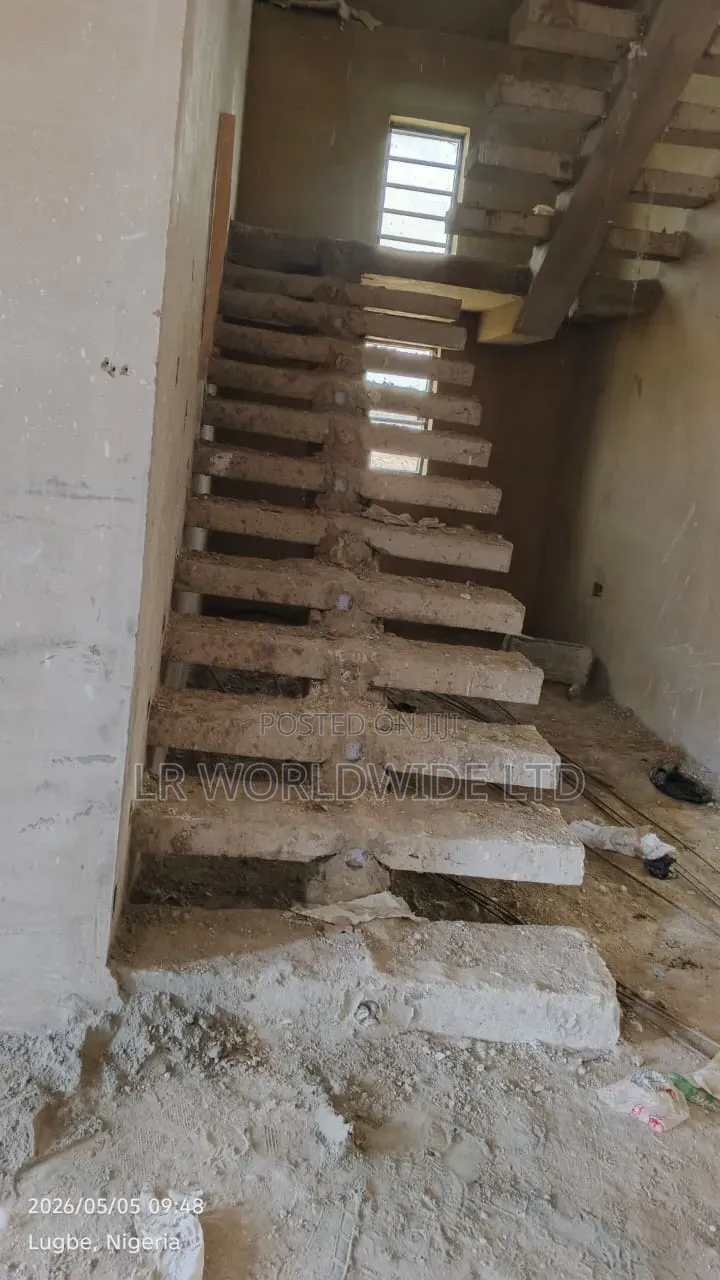 5bdrm Duplex in Sabon Lugbe for sale