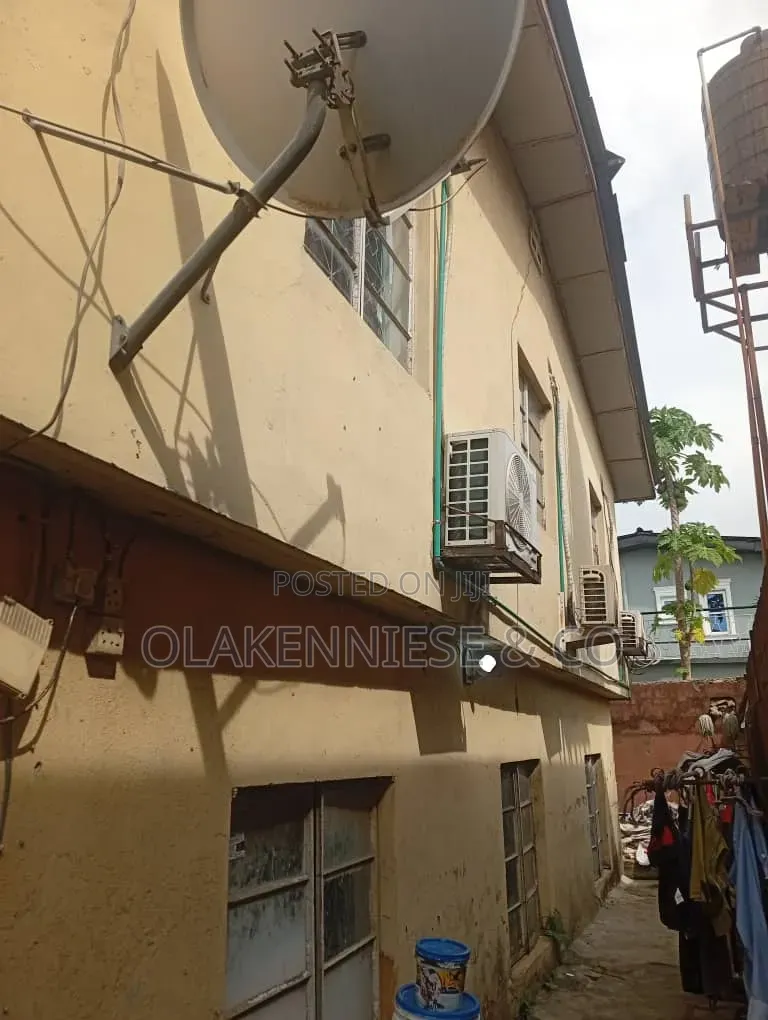 3bdrm Block of Flats in Adelabu for sale