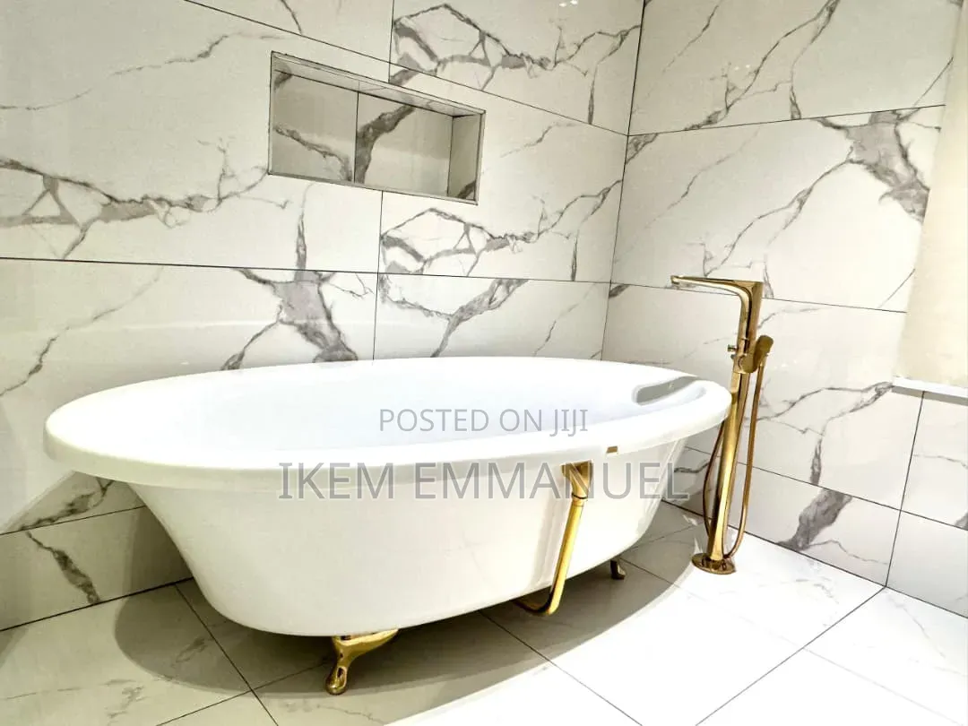 *En-Suite 4-Bedroom Terrace Duplex, Fully Furnished