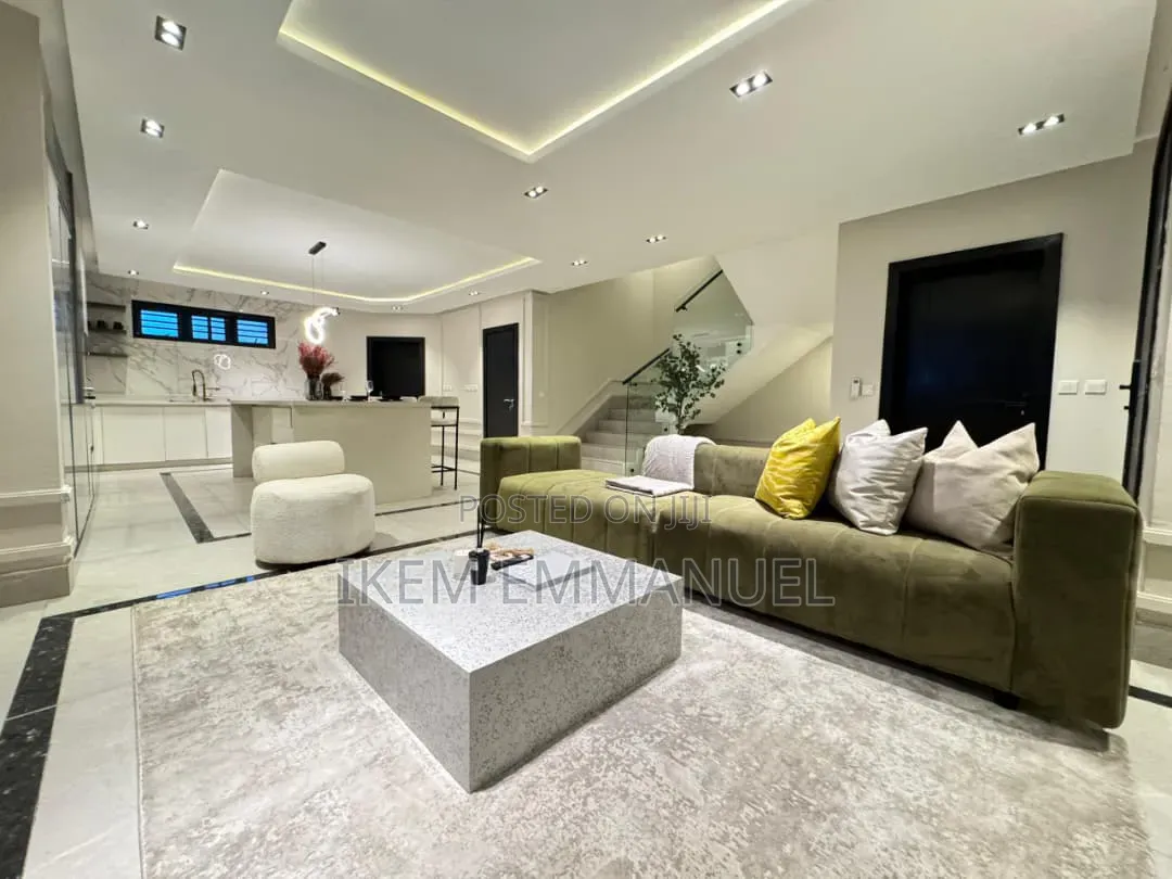 *En-Suite 4-Bedroom Terrace Duplex, Fully Furnished
