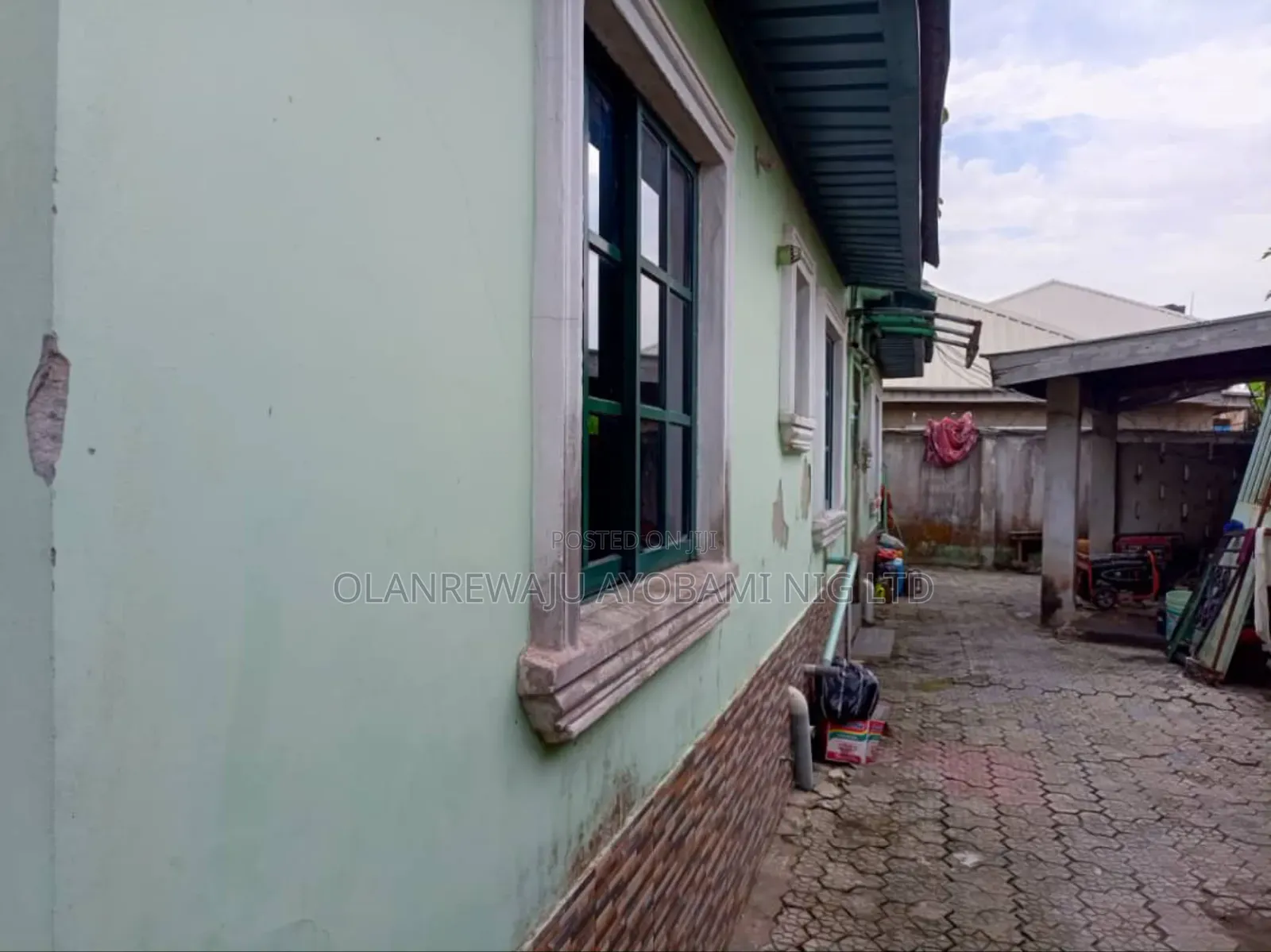12bdrm House in Awoyaya for sale