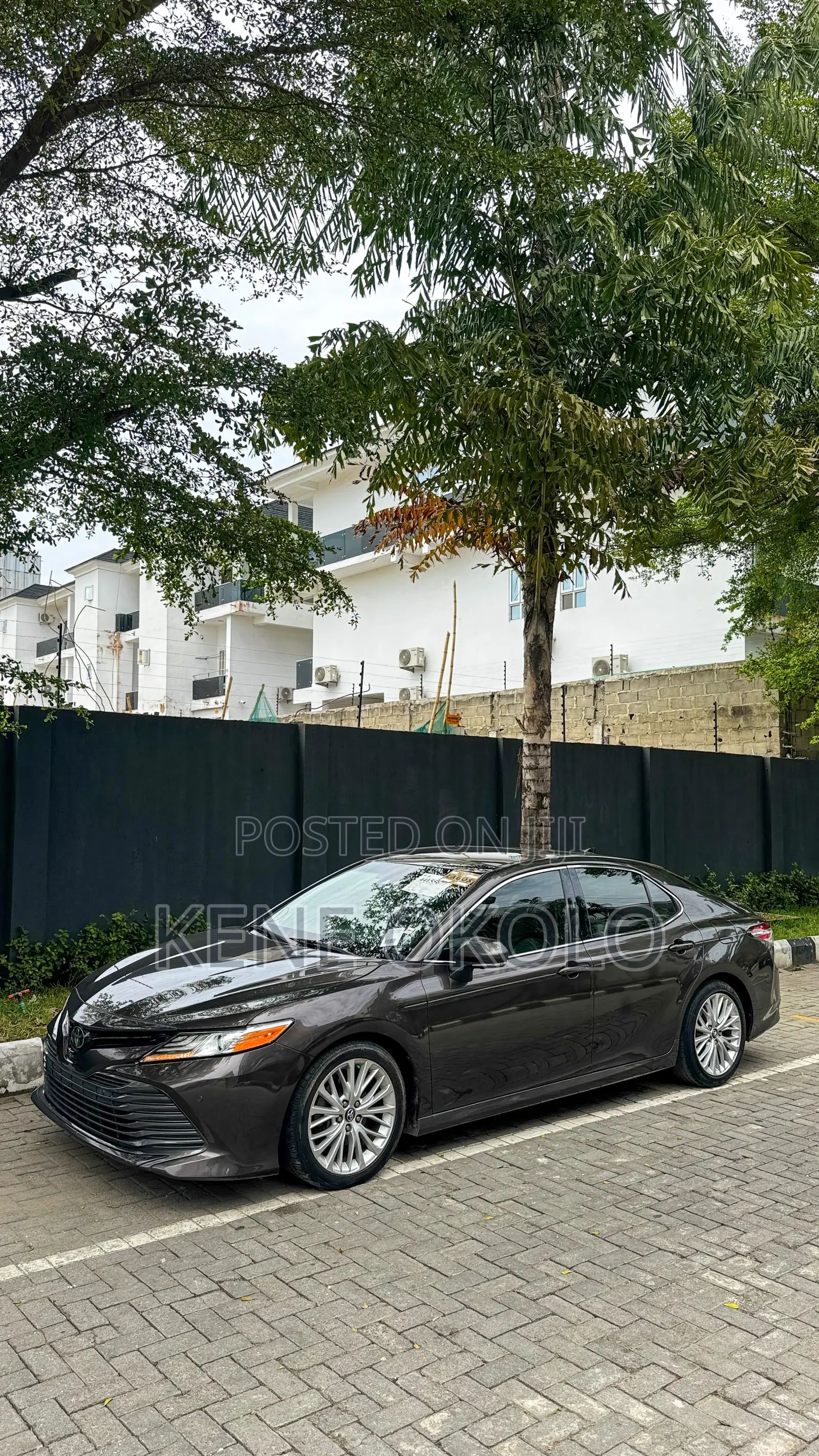 Toyota Camry XLE FWD (2.5L 4cyl 8AM) 2018 Brown