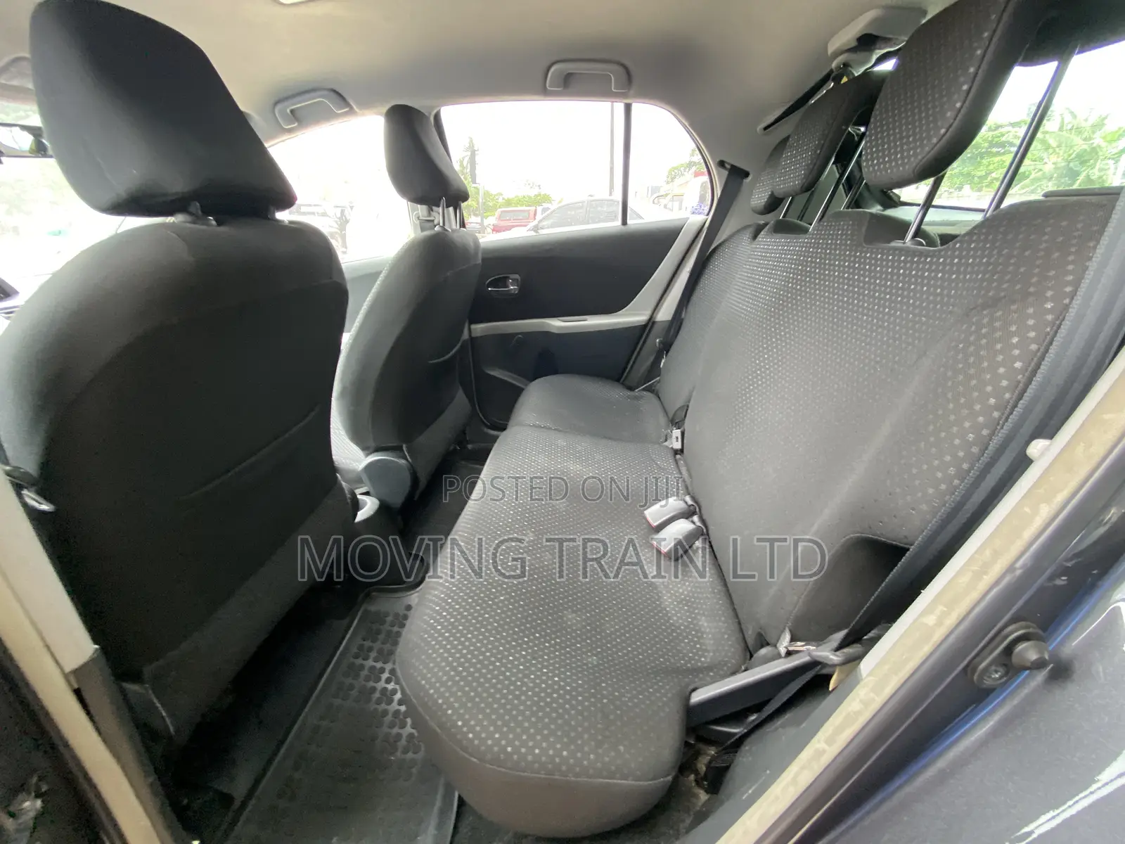 Toyota Yaris Base Hatchback 3dr 2011 Gray