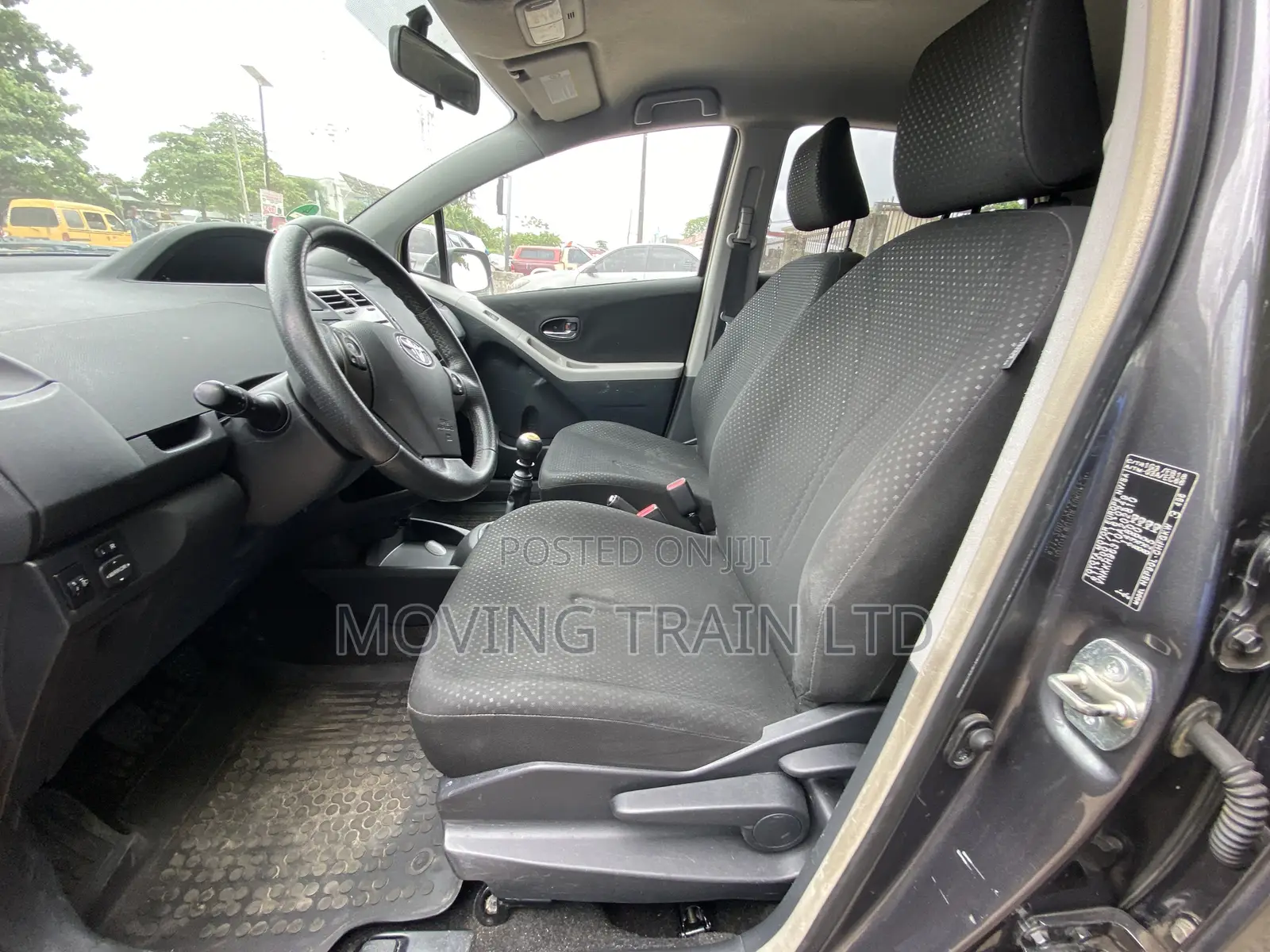 Toyota Yaris Base Hatchback 3dr 2011 Gray